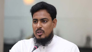 আত্মসমর্পণ করে দুই মামলায় ১৫০০ টাকা মুচলেকায় জামিন পেলেন আখতার