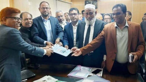 একসঙ্গে মনোনয়নপত্র সংগ্রহ করলেন দুই ভাই পিন্টু ও টুকু