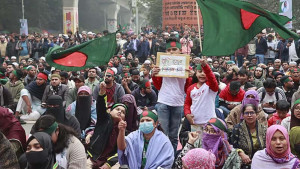 শাহবাগে ইনকিলাব মঞ্চের সর্বাত্মক অবরোধ, স্লোগান