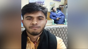 ঘুমন্ত পুলিশের সঙ্গে গ্রেপ্তার ছাত্রলীগ নেতার সেলফি!