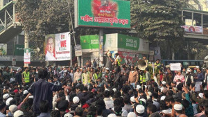 ওসমান হাদি হত্যার বিচার দাবিতে শাহবাগ অবরোধ, যান চলাচল বন্ধ