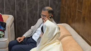 দেশে নেমেই প্রধান উপদেষ্টার সঙ্গে ফোনে কথা বললেন তারেক রহমান