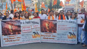 শিলিগুড়িতে হিন্দুত্ববাদীরা বন্ধ করে দিয়েছে বাংলাদেশের ভিসা কেন্দ্র