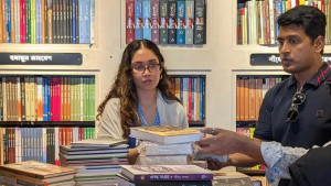 হঠাৎ বাতিঘরে জাইমা রহমান, সংগ্রহ করলেন যেসব বই