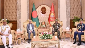 রাষ্ট্রপতির সঙ্গে তিন বাহিনীর প্রধানের সাক্ষাৎ