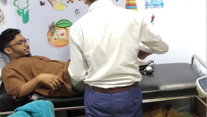 ছাত্রদল নেতাকে বেধড়ক পেটাল শিবিরকর্মী