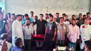বিএনপিতে যোগ দিলেন জামায়াতের ১২ কর্মী