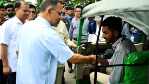 জুলাইযোদ্ধাদের সিএনজি-রিকশা উপহার দিলেন প্রধানমন্ত্রী