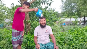 ‘বিবেকের তাড়নায়’ দুধ দিয়ে গোসল করে জামায়াত ছাড়লেন নেতা