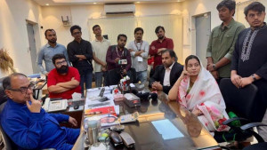 মির্জা আব্বাসের বাসায় মেঘনা আলম