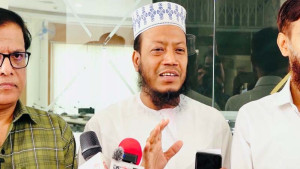 মনে হচ্ছে উপরওয়ালা কুষ্টিয়ায় নেই, উপরওয়ালা এখন আমি: আমির হামজা