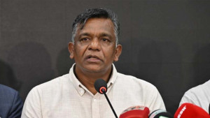 দেশ ছেড়েছেন বিসিবি সভাপতি বুলবুল