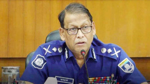 জুলাই আন্দোলনে লুট হওয়া ২৩৩০ অস্ত্র এখনো উদ্ধার করা যায়নি: আইজিপি
