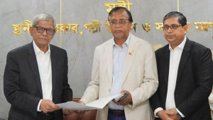 ডিএসসিসির প্রশাসক হিসেবে দায়িত্ব গ্রহণ করলেন আবদুস সালাম