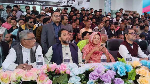 ‘জয় বাংলা, জয় বঙ্গবন্ধু’ স্লোগান দিয়ে ধানের শীষে ভোট চাইলেন আওয়ামী লীগের নেতারা
