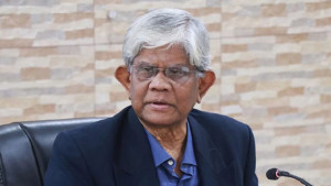 ব্যাংকের সুদের হার এখনই কমানো সম্ভব নয়: অর্থ উপদেষ্টা