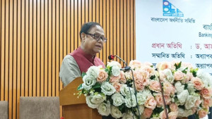 বাস্তবতা বিবেচনায় দেশে ১০-১৫টি ব্যাংকই যথেষ্ট: গভর্নর