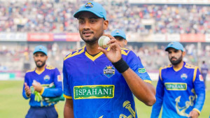 ৯ রানে ৫ উইকেট শরিফুলের, নোয়াখালীর ব্যাটিং ধস