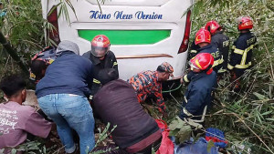 মাদারীপুরে বাস-অটোরিকশা মুখোমুখি সংঘর্ষে হতাহত ১৬