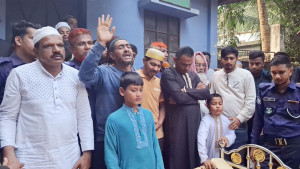 মায়ের জানাজায় অংশ নিতে প্যারোলে মুক্তি পেলেন আ. লীগ নেতা