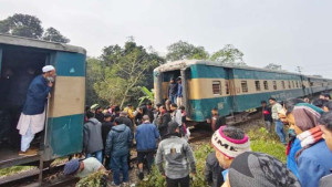 অল্পের জন্য রক্ষা, গাজীপুরে চলন্ত ট্রেনের দুই বগি বিচ্ছিন্ন