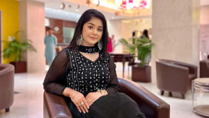‘খান’ পদবি মুছে ফেললেন রোজা