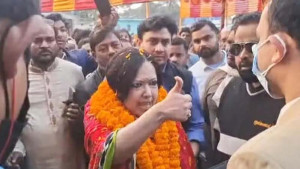 ম্যাজিস্ট্রেটকে বুড়ো আঙুল দেখালেন রুমিন ফারহানা