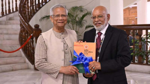 প্রধান উপদেষ্টার কাছে প্রতিবেদন পেশ করলো ‘নবম জাতীয় বেতন কমিশন’