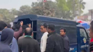 শিবিরের ভিপি প্রার্থীর স্ত্রী আটক