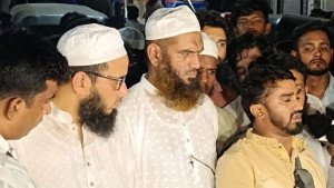 ইসির সামনে লিফলেট বিতরণ করায় মামুনুল হককে শোকজ