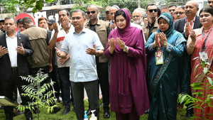 ঢামেকে বৃক্ষরোপণ কর্মসূচির উদ্বোধন করলেন প্রধানমন্ত্রী