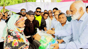 বন্যা পরিস্থিতি সার্বক্ষণিক মনিটরিং করছেন প্রধানমন্ত্রী: ফটিকছড়িতে ত্রাণ প্রতিমন্ত্রী
