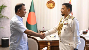 প্রধানমন্ত্রীর সঙ্গে বিদায়ি নৌবাহিনী প্রধানের সাক্ষাৎ