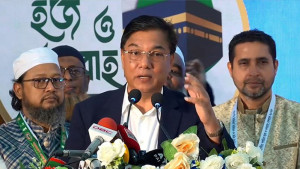 আনুষঙ্গিক খরচ কমিয়ে হজ প্যাকেজ সাজানো হবে: বিমান প্রতিমন্ত্রী