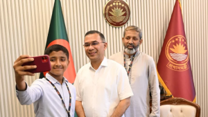আর্মি স্টেডিয়ামের ভাইরাল সেই শিশু তাহসিনের সঙ্গে প্রধানমন্ত্রীর সাক্ষাৎ