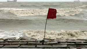 লঘুচাপ রূপ নিতে পারে নিম্নচাপে, বন্দরে ৩ নম্বর সতর্কতা