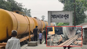 তিন বগি লাইনচ্যুত, খুলনার সঙ্গে উত্তরবঙ্গের রেলযোগাযোগ বন্ধ