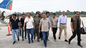 কূটনৈতিক সফরে ঢাকা ছাড়তে বিমানবন্দরের পথে প্রধানমন্ত্রী