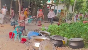 বিয়ে বাড়িতে গরুর মাংস নিয়ে দুপক্ষের সংঘর্ষ, আহত ১০