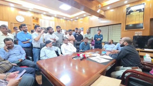 তোপের মুখে নিজ কার্যালয় ছাড়লেন সোহরাওয়ার্দী মেডিকেলের পরিচালক