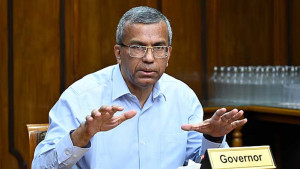 ব্যাংক একীভূত চলবে, খেলাপি ঋণ আদায়ে বিকল্প পদক্ষেপের পরামর্শ গভর্নরের