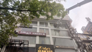 মিরপুরের বাণিজ্যিক ভবনের আগুন নিয়ন্ত্রণে