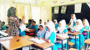 ৩৮ দিনের লম্বা ছুটি শেষে খুলেছে স্কুল