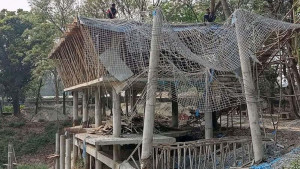 বগুড়া পৌর পার্কে দিনে ঢালাই, রাতেই ধসে পড়ল ব্যায়ামাগারের ছাদ