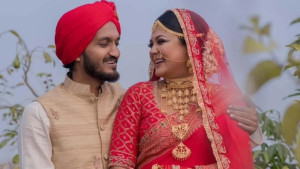 পরকীয়ার অভিযোগে সংসার ভাঙলো মৌসুমী হামিদের