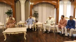 প্রধানমন্ত্রীর সঙ্গে ঈদ শুভেচ্ছা বিনিময় করলেন ড. ইউনূস