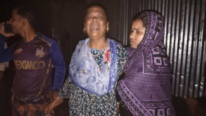 পদ্মাপাড়ের কান্না থামাবে কে?