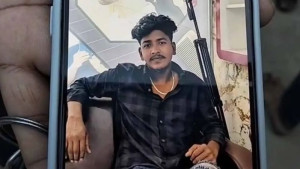 পুলিশ পরিচয়ে বাড়িতে ঢুকে যুবককে খুন
