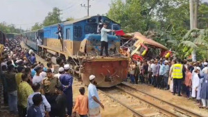 ৭ ঘণ্টা পর চট্টগ্রামের সঙ্গে সারাদেশের রেল যোগাযোগ স্বাভাবিক