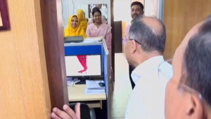 সচিবালয়ে কর্মরতদের সঠিক সময়ে উপস্থিতি নিশ্চিতে প্রধানমন্ত্রীর ঝটিকা সফর